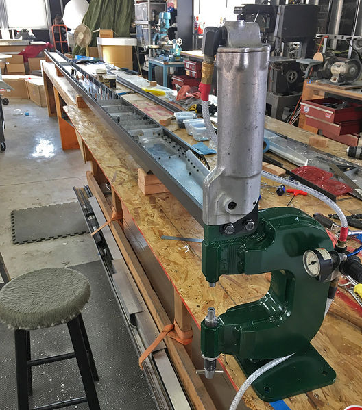 File:Big-squeezer-yoke.jpg